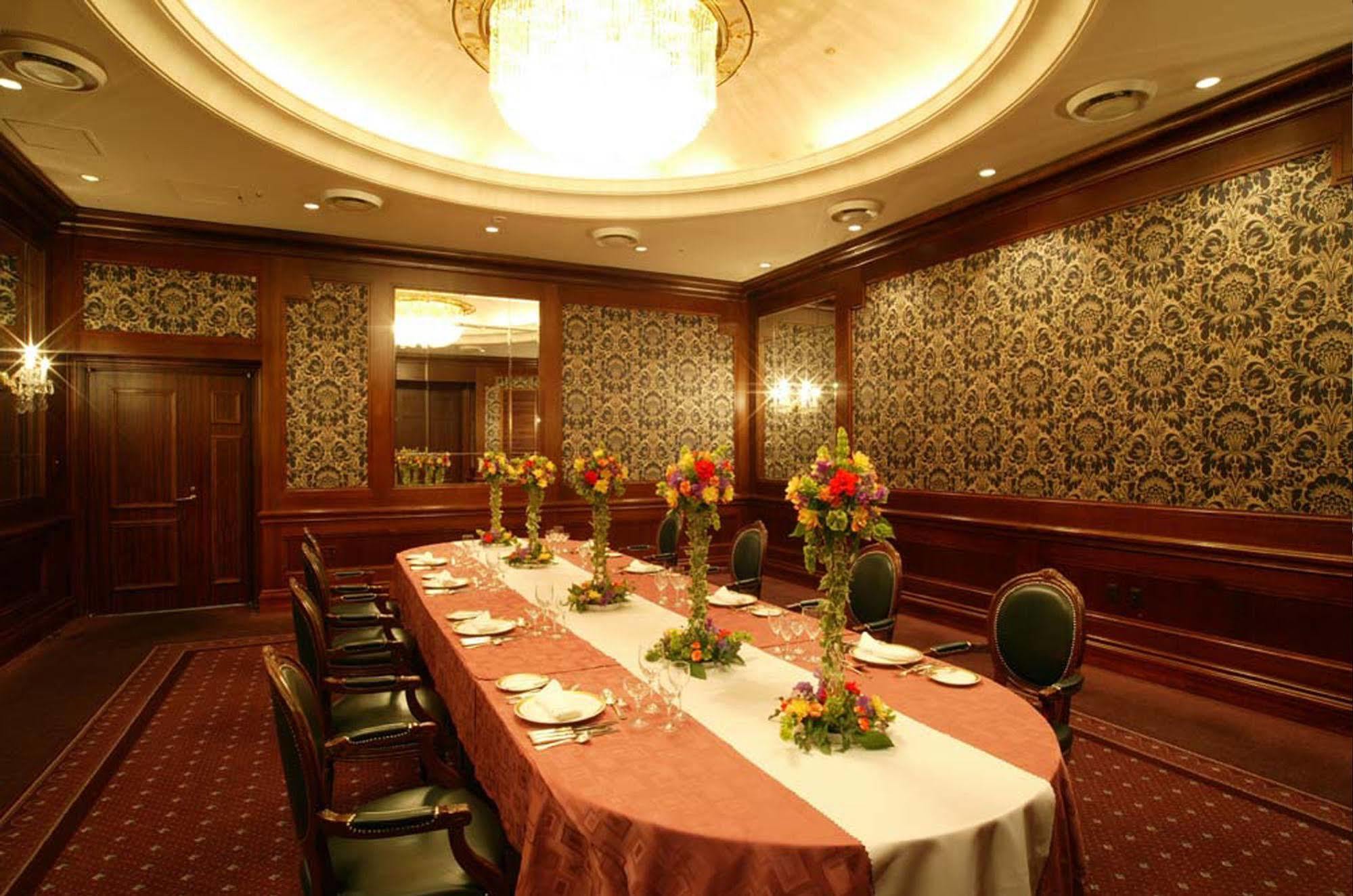 Отель The Global View Нагасаки Экстерьер фото A private dining room at a restaurant
